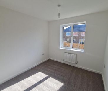 3 bedroom semi-detached house to rent - Photo 3
