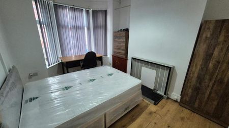 4 bedroom terraced house to rent - Photo 4