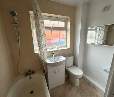 Connaught Road, Fleet, Hampshire, GU51 - Photo 5