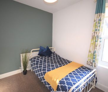 6 Bedroom Student Property- Horfield - Photo 2