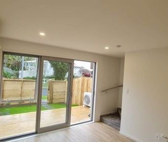 Modern 2BR Townhouse in Botany Downs - Photo 3