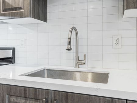 For Lease - 72B Dunning Avenue, Aurora, Ontario - Photo 3