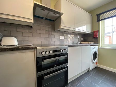 1 bedroom in a house share to rent - Photo 4