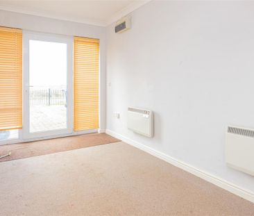 4 bed House - Detached To Let - Photo 1