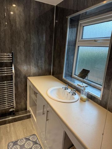 1 bedroom in a house share to rent - Photo 2