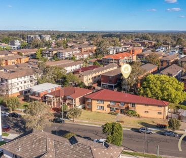 Ground Floor, 2 Bedroom Unit in the Heart of Fairfield! - Photo 1