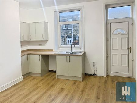 Woodside Place, Halifax, HX3 - Photo 3