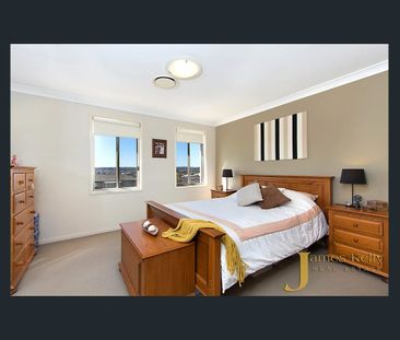 Spacious Family Home!! Available Dec 22th - Photo 5