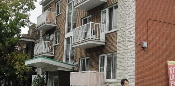 Beau 4 1/2 pour le 1er août, ROSEMONT. chauffage ,eau chaude inclus. - Photo 2