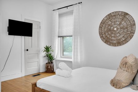 484 Gladstone - Photo 3