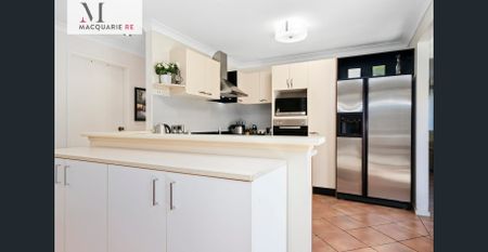 SPACIOUS FAMILY HOME IN GLEN REGENT ESTATE - Photo 2