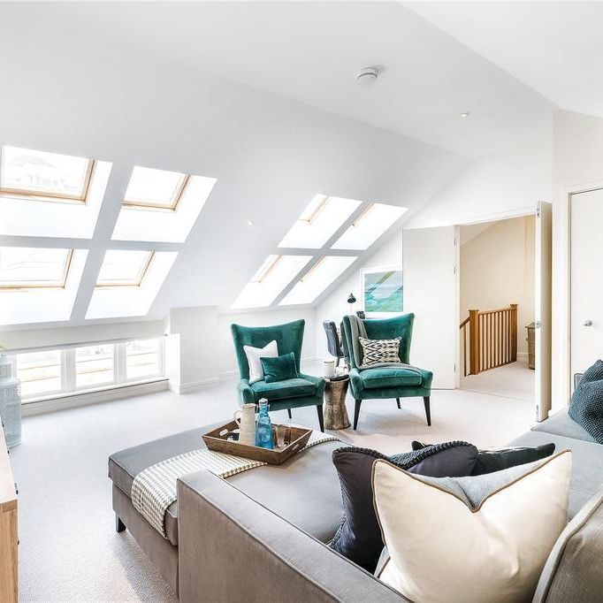 3 bedroom mews to rent - Photo 1