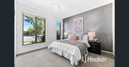 MODERN FAMILY HOME CLOSE TO ALL AMENITIES! - Photo 5