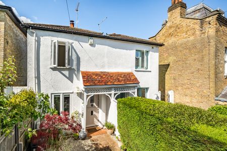 Taylors Lane, London, EN5 - Photo 3