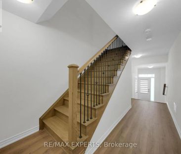 16 GRIFFITH STREET - Photo 5