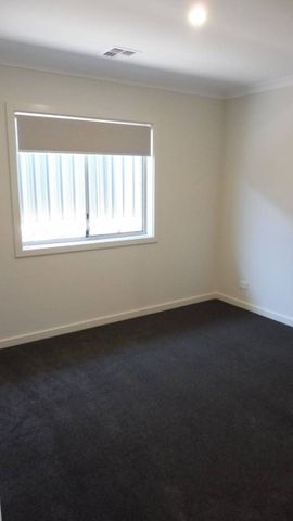 4 Bedroom Ensuite House in Googong - Photo 5