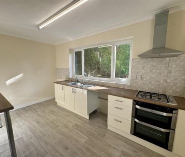 3 bedroom semi-detached house to rent - Photo 4