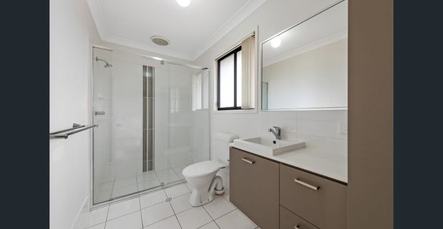 IMMACULATE AIR-CONDITIONED 3 BEDROOM TOWNHOUSE IN POPULAR, CENTRALLY LOCATED COMPLEX - Photo 1