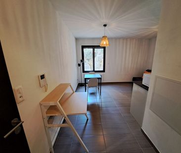 Appartement Villeneuve Les Avignon 1 pièce(s) 22.30 m2 - Place de p... - Photo 5