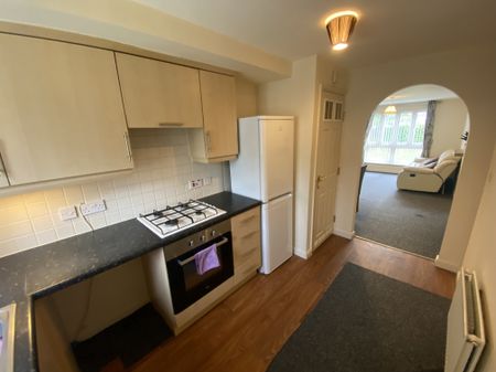 2 bedroom flat to rent - Photo 3