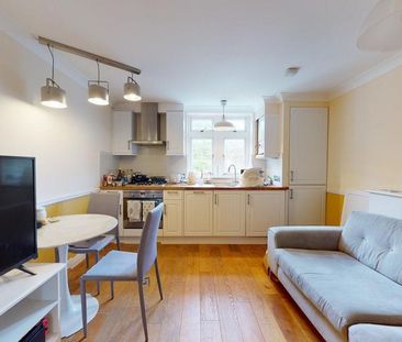 2 bedroom flat to rent - Photo 2