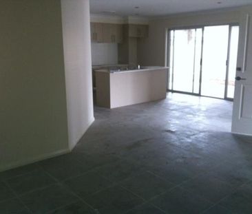 GREAT LOCATION! - Photo 3