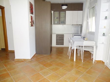 APARTMENT 60 SQ.M. FURNISHED RENOVATED AND IN A CENTRAL POINT IN PEREA. - Φωτογραφία 3