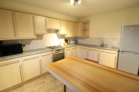 Beechgrove Gardens, Top Floor, AB15 - Photo 2