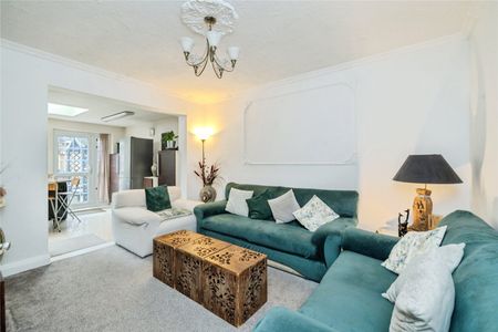 Wyndham Crescent, Whitton, Hounslow, TW4 5HZ - Photo 2