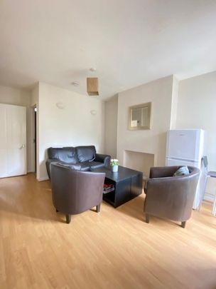 4 bedroom terraced house to rent - Photo 1