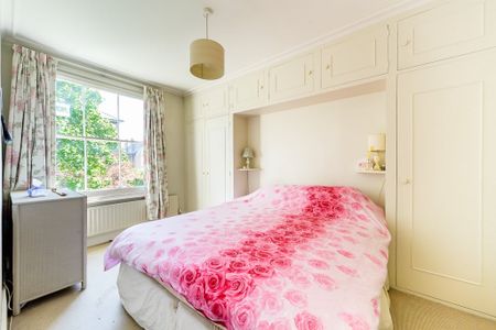 1 Bed Flat, Stowe Road, W12 - Photo 2