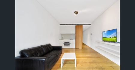 COZY APARTMENT IN THE HEART OF THE CITY - Photo 2