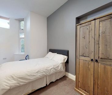 3 bedroom flat to rent - Photo 2