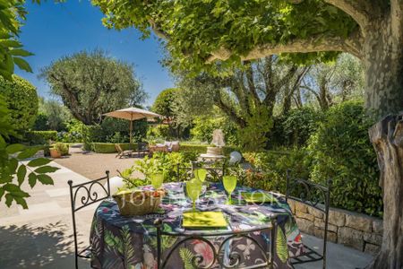 Maison à louer Mougins, Cote d'Azur, France8 500 EUR / Mois - Photo 2