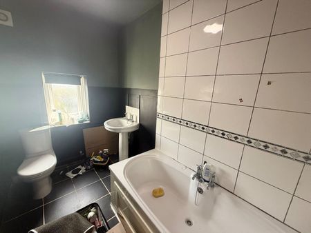 3 bedroom terraced house to rent - Photo 5