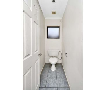 3 Double Bedroom Property in Great Location&excl; - Photo 5