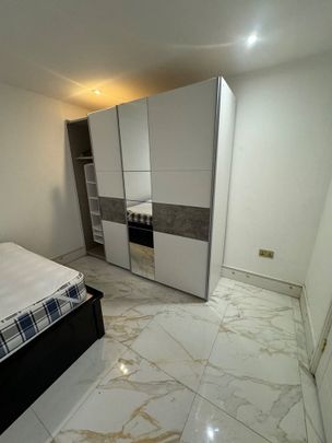 1 Bed Flat, Ilford, IG1 - Photo 1