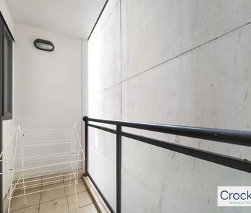 One large bedroom that fully furnished unit near AUT and UOA - Photo 2