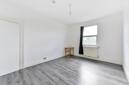 3 bedroom flat to rent - Photo 5