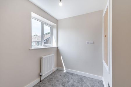 3 bedroom semi-detached house to rent - Photo 5