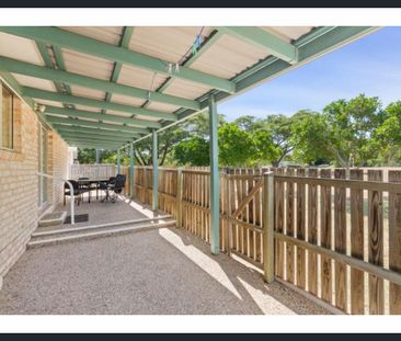 QUIRKY TOWNHOUSE LIVING - COMFORT, STYLE & CONVENIENCE! - Photo 1