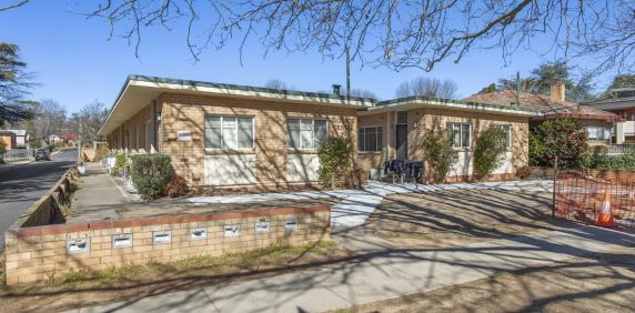 Modern & Convenient Living in the Heart of Queanbeyan - Photo 2