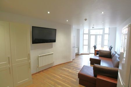 Park view, Stonebow house Block, St. Botolphs Crescent, Lincoln, Lincolnshire, LN5 8AZ - Photo 2