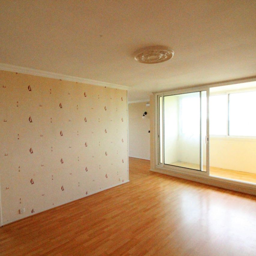 Location Appartement 4 pièces 75m² ST PIERRE DES CORPS 37700 - Photo 1