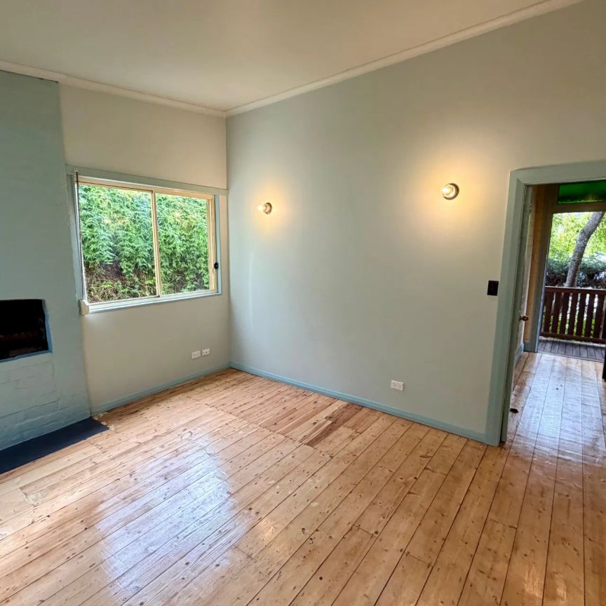 Charming Mountain Cottage in Prime Location! - Photo 1