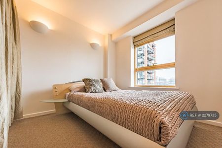 2 bedroom flat to rent - Photo 5