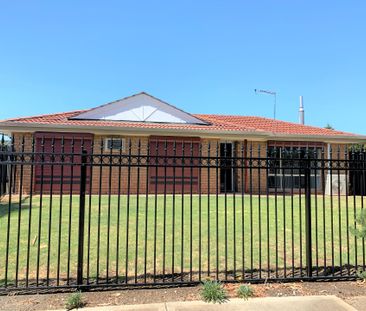 3 Bedroom Family Home with Large Back Yard - Photo 2