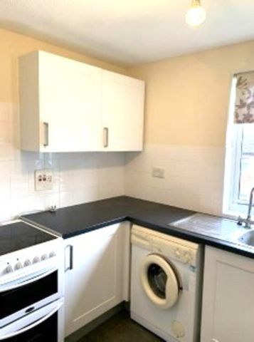 1 bedroom Flat - Hopton Road, Stevenage - Photo 2