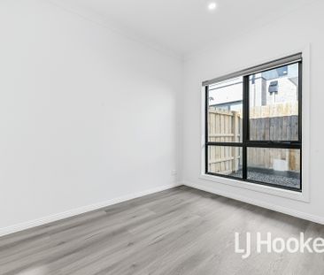 28 Scott Street, Cranbourne VIC - Photo 3