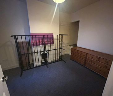 Terraced House to rent on - Photo 5